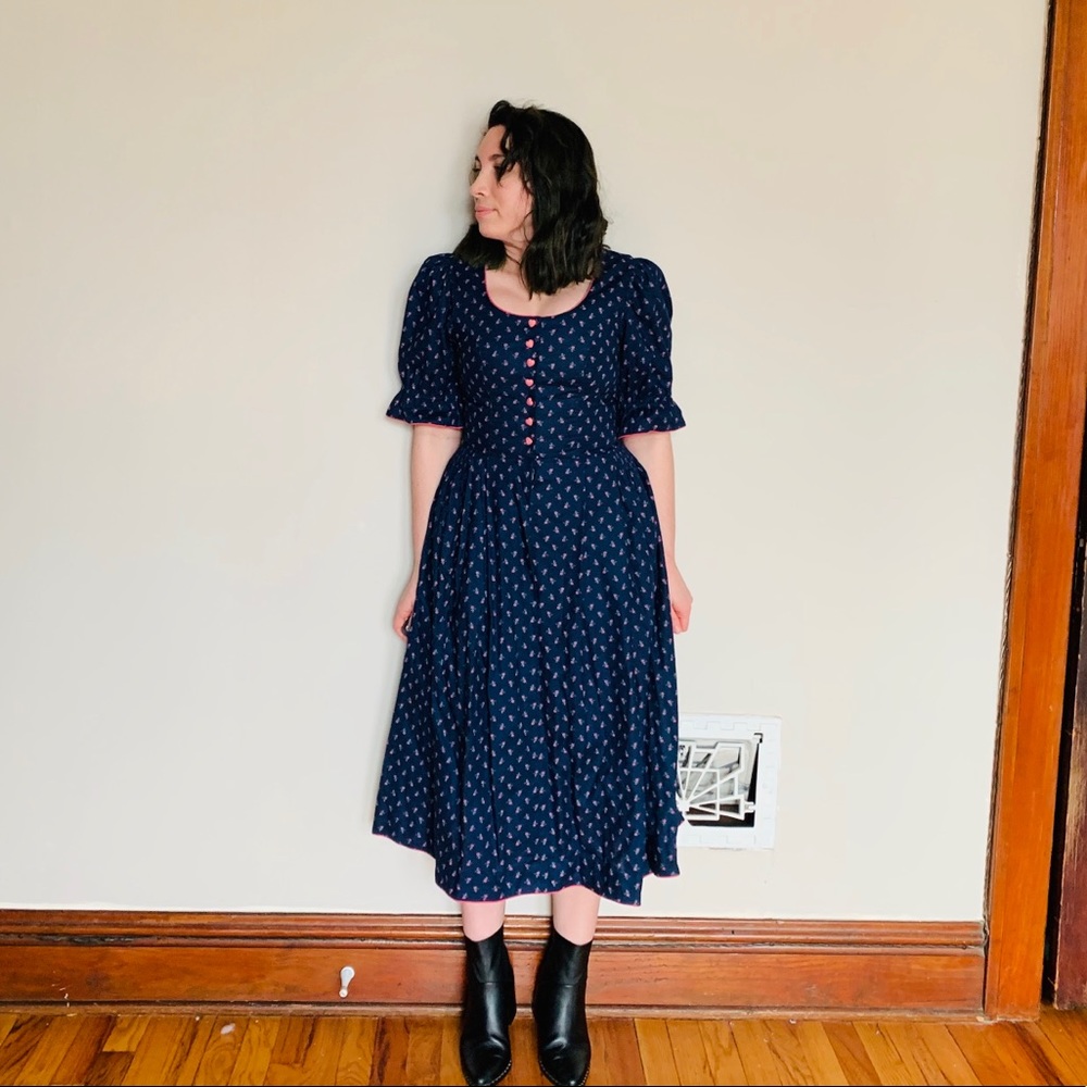 Gorgeous dirndl with pinks heart.